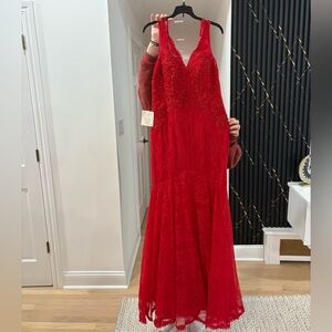 Elegant Red Lace Evening Gown